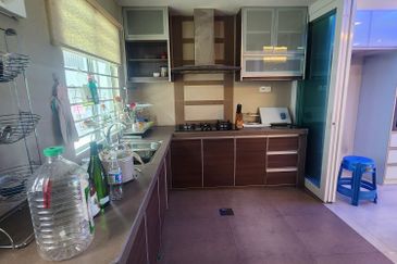 3 storey house to  let at happy garden, oug ,okr 