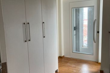 3 storey  modern and luxury Villa at Elevia Residences with lift for sale at taman puchong prima, puchong