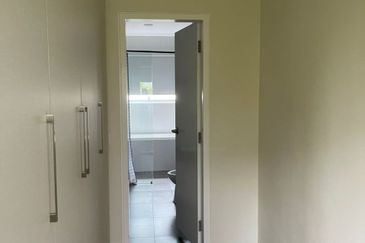 3 storey  modern and luxury Villa at Elevia Residences with lift for sale at taman puchong prima, puchong