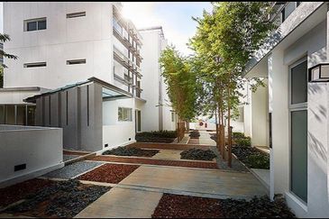 3 storey  modern and luxury Villa at Elevia Residences with lift for sale at taman puchong prima, puchong