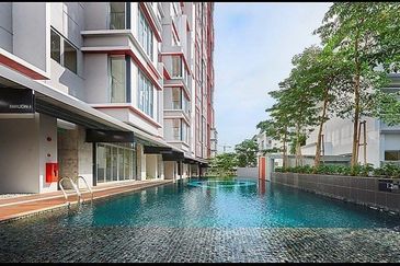 3 storey  modern and luxury Villa at Elevia Residences with lift for sale at taman puchong prima, puchong