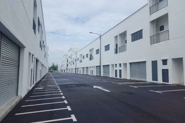 New  Ground floor24' x 75' Utopia shoplot at eco puncak alam to let 