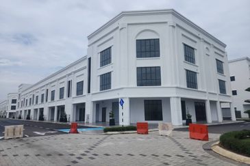 New  Ground floor24' x 75' Utopia shoplot at eco puncak alam to let 