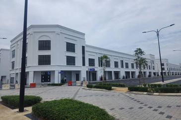 New  Ground floor24' x 75' Utopia shoplot at eco puncak alam to let 