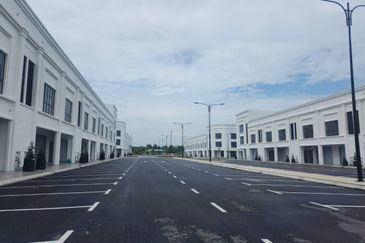 New  Ground floor24' x 75' Utopia shoplot at eco puncak alam to let 