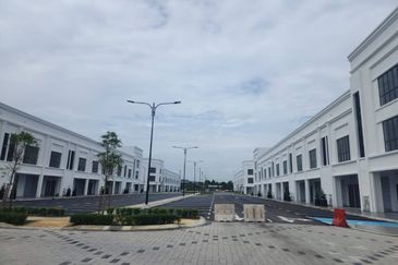 New  1st floor   Utopia shoplot 24' x 75'  to let at eco grandeur eco puncak alam sg buloh alam jaya klang 