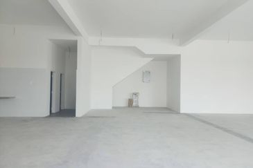 New  1st floor   Utopia shoplot 24' x 75'  to let at eco grandeur eco puncak alam sg buloh alam jaya klang 