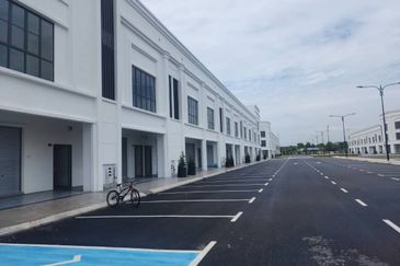 New 3 storey   corner  shoplot Utopia 46' x 75'   at eco grandeur puncak alam sg buloh  alam jaya klang setiaalam 