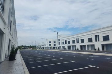 New 3 storey   corner  shoplot Utopia 46' x 75'   at eco grandeur puncak alam sg buloh  alam jaya klang setiaalam 