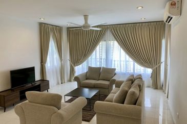 Merak Kayangan Court