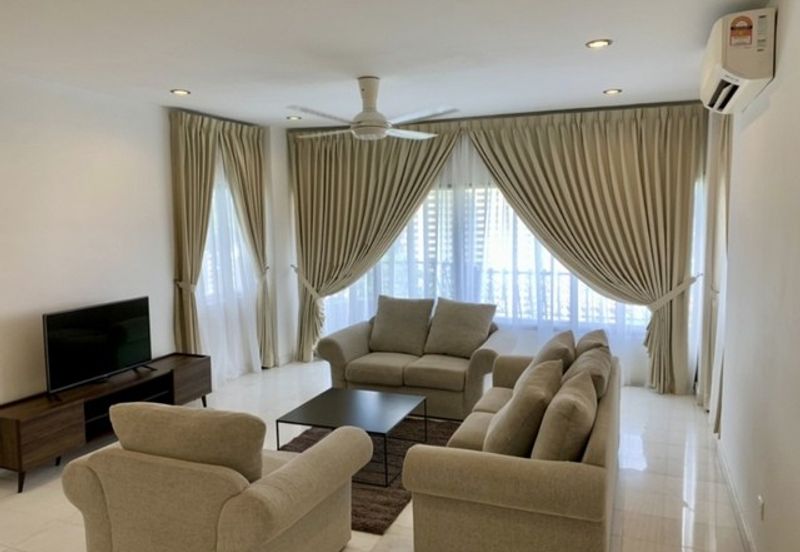 Merak Kayangan Court