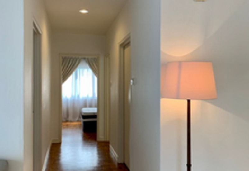 Merak Kayangan Court