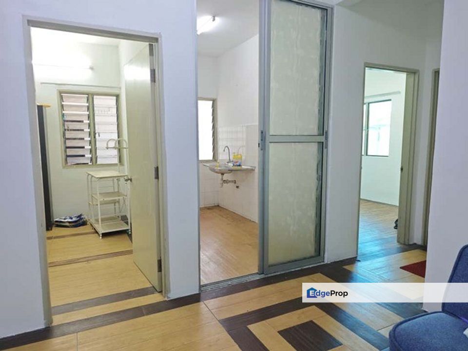 Pangsapuri Akasia, Bandar Botanic, , 