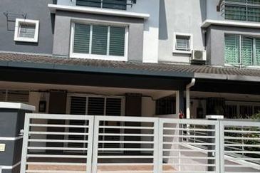 D'Anjung Teluk Pulai