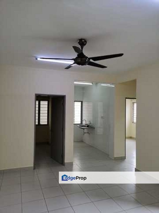 Pangsapuri Akasia, Bandar Botanic, , 