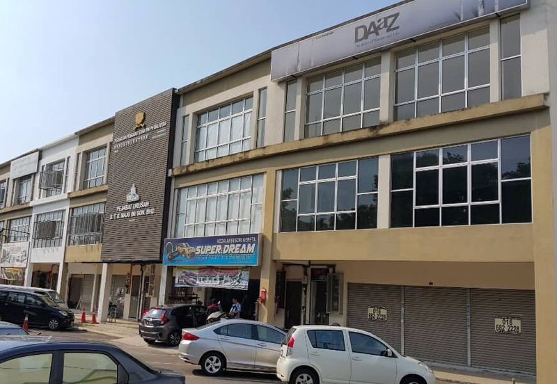 [FACING MAIN ROAD] 3 Storey End Lot Shop Klang 