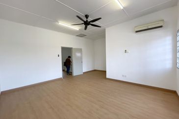 [RENOVATED] Klang Bandar Puteri Double Storey Terrace