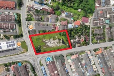 [FACING MAIN ROAD] Commercial Corner Land Jalan Raja Nong Klang