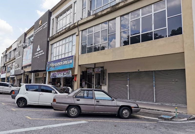 [FACING MAIN ROAD] Klang Jalan Kapar 3 Storey End Lot Shop