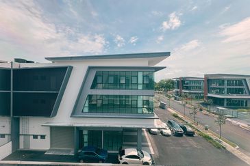 [RENOVATED] Klang Sungai Kapar Indah 3 Storey Semi-D Factory