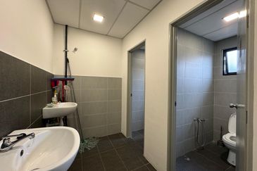 [RENOVATED] Klang Sungai Kapar Indah 3 Storey Semi-D Factory