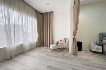 [RENOVATED FURNISHED] Banting Taman Mulia Freehold Semi-D