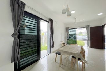 [FULLY FURNISHED] Banting Bandar Mahkota Double Storey END LOT