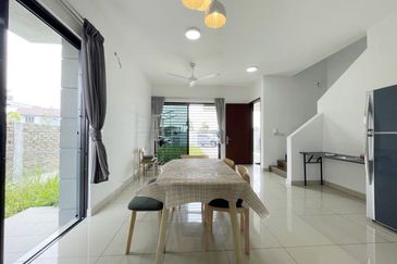 [FULLY FURNISHED] Banting Bandar Mahkota Double Storey END LOT