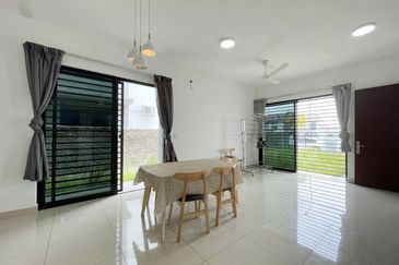 [FULLY FURNISHED] Banting Bandar Mahkota Double Storey END LOT