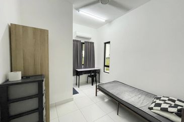 [FULLY FURNISHED] Banting Bandar Mahkota Double Storey END LOT