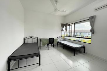 [FULLY FURNISHED] Banting Bandar Mahkota Double Storey END LOT