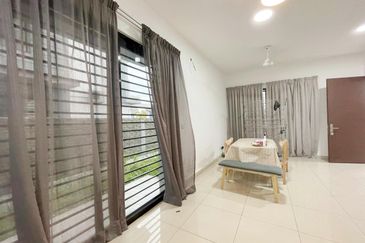[FULLY FURNISHED] Banting Bandar Mahkota Double Storey END LOT