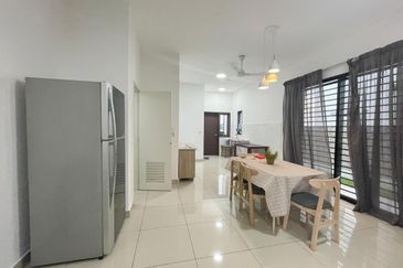 [FULLY FURNISHED] Banting Bandar Mahkota Double Storey END LOT