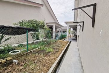[END LOT Extra 10ft Land] Banting Bandar Mahkota Single Storey Terrace