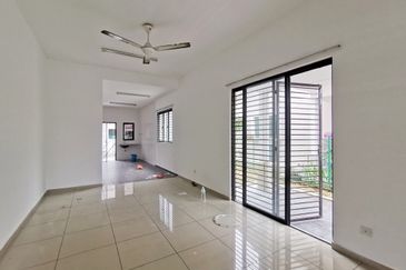 [END LOT Extra 10ft Land] Banting Bandar Mahkota Single Storey Terrace