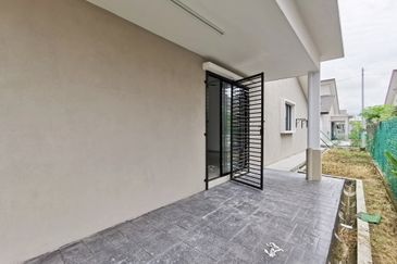 [END LOT Extra 10ft Land] Banting Bandar Mahkota Single Storey Terrace
