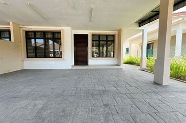 [END LOT Extra 10ft Land] Banting Bandar Mahkota Single Storey Terrace