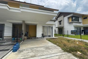 [END LOT 10FT LAND] Banting Bandar Mahkota Double Storey 