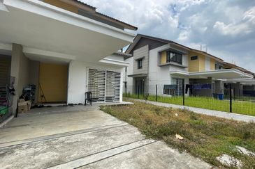 [END LOT 10FT LAND] Banting Bandar Mahkota Double Storey 