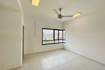 [END LOT 10FT LAND] Banting Bandar Mahkota Double Storey 