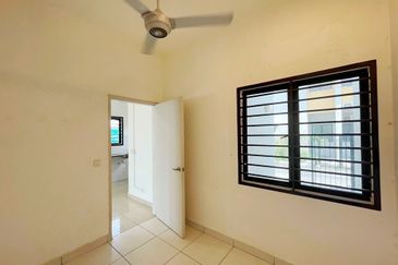 [END LOT 10FT LAND] Banting Bandar Mahkota Double Storey 