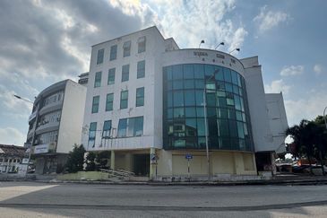 [ROAD FRONTAGE] 4 Storey Corner Commercial Building Office Shop