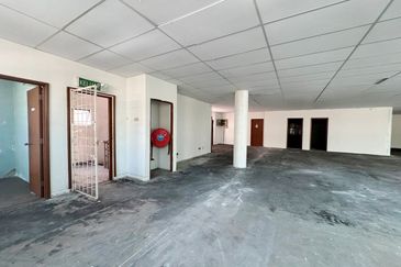 [ROAD FRONTAGE] 4 Storey Corner Commercial Building Office Shop