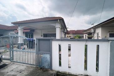 [SEMI-D 44X65] Telok Panglima Garang Taman Telok Single Storey Semi-D