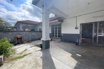 [SEMI-D 44X65] Telok Panglima Garang Taman Telok Single Storey Semi-D