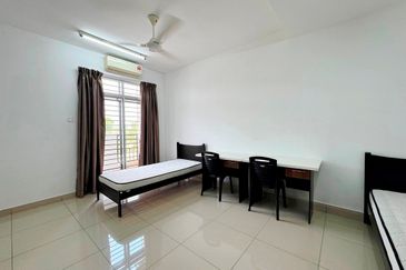 [3 STOREY] Shah Alam Seksyen U5 Taman Subang Idaman Subang Bestari