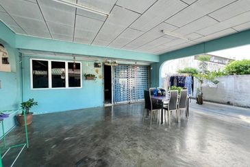 [CORNER 30X70] Banting Taman Sri Putra Single Storey extra 10ft Land