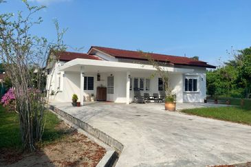 [BUNGALOW] Banting Taman Seri Telok Datok Single Storey Bungalow