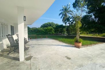 [BUNGALOW] Banting Taman Seri Telok Datok Single Storey Bungalow