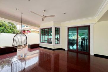 [GRAND LUXURY] Klang Teluk Pulai 2.5 Storey Bungalow Swimming Pool